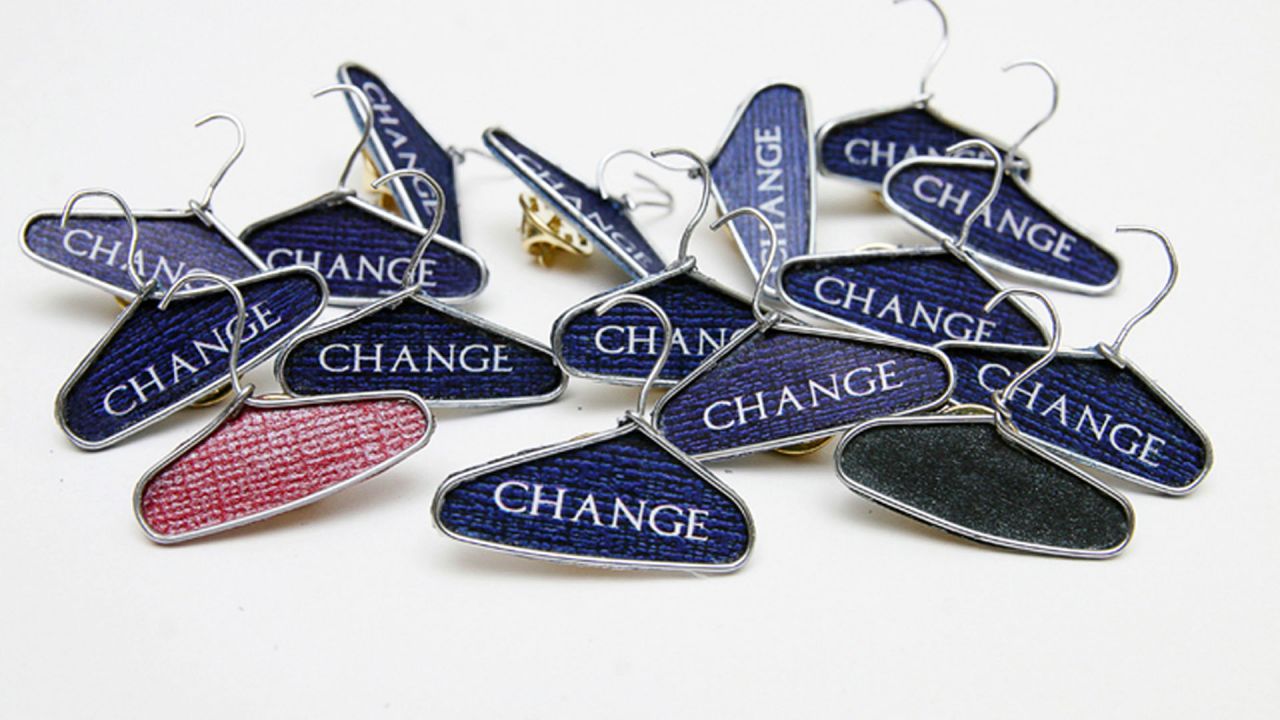 Paper clips into clothes hangers with the word "change" in the center.
