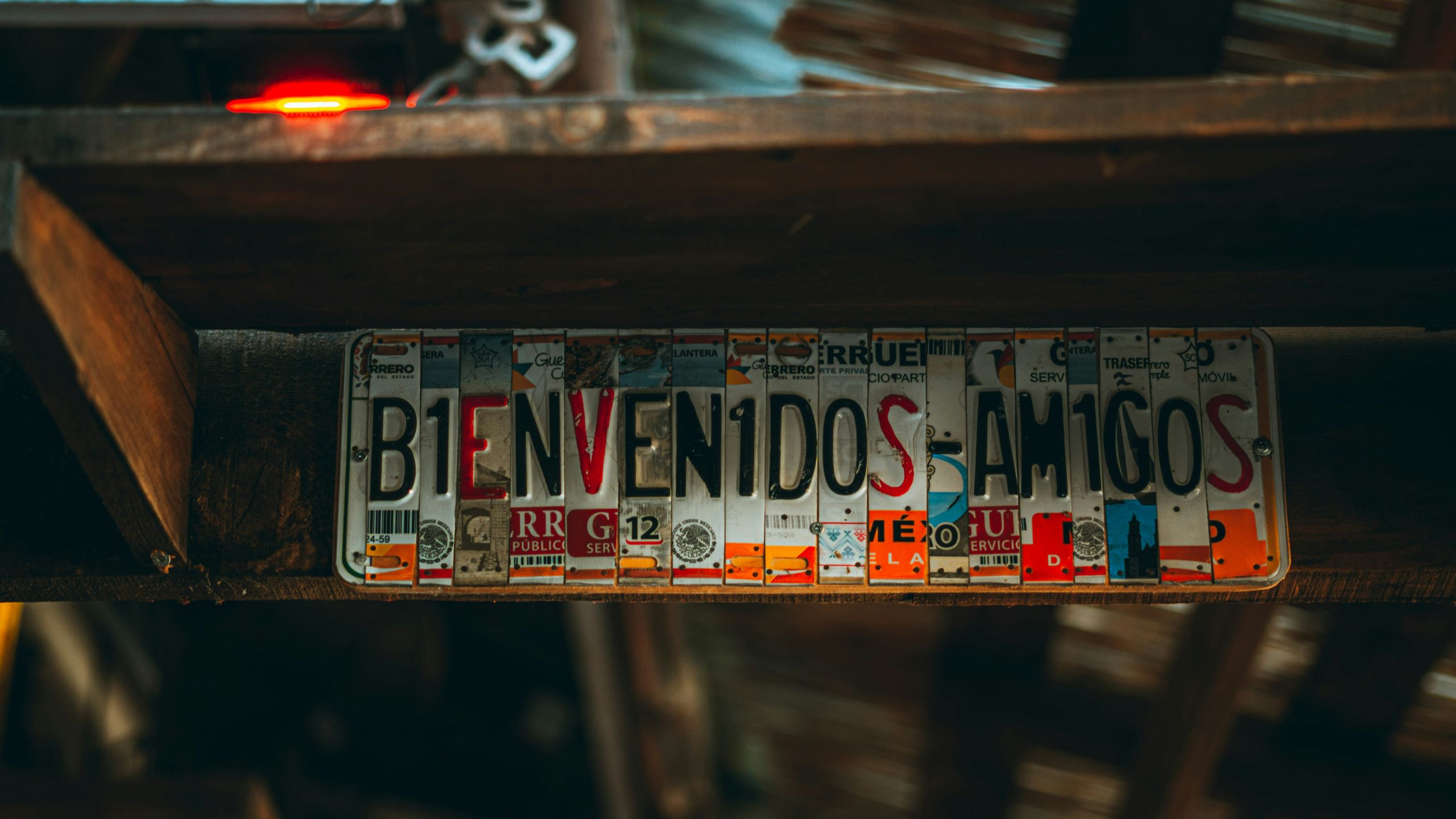 License plates cut up to form the word Bienvenidos Amigos.